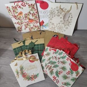 Hallmark Inspirations Gift‎ Bags 18ct Christmas Season Mistletoe Glitter Plaid
